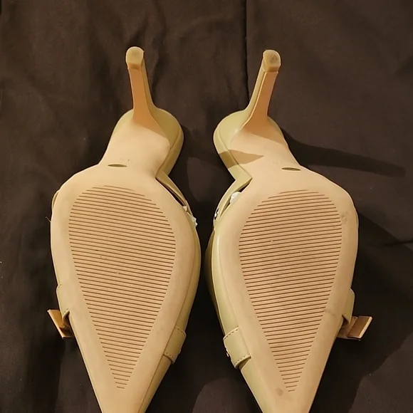 Elegant Tan Mules with Gold Accents - Picture 3 of 7